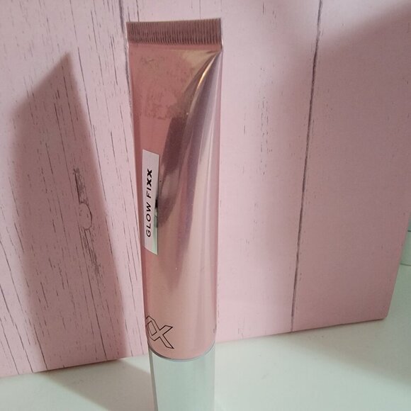 XX REVOLUTION GLOW FIXX GLOW ALL DAY PRIMER Universal Color - Picture 7 of 13